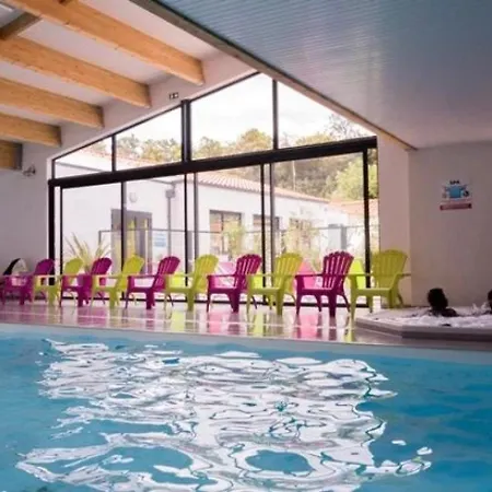 Zecamping 4 Etoiles Anime Piscine Couverte 1km Fitness Mobil-home Tv אתר קמפינג