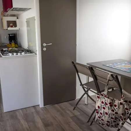 Zecamping 4 Etoiles Anime Piscine Couverte 1km Fitness Mobil-home Tv 4*