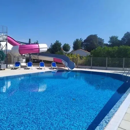 Zecamping 4 Etoiles Anime Piscine Couverte 1km Fitness Mobil-home Tv