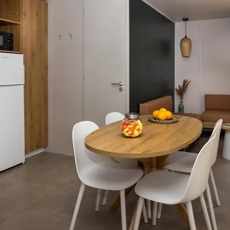 Zecamping 4 Etoiles Anime Piscine Couverte 1km Fitness Mobil-home Tv 4*