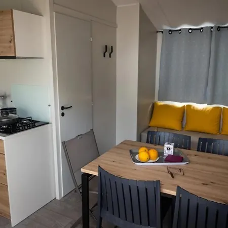 Zecamping 4 Etoiles Anime Piscine Couverte 1km Fitness Mobil-home Tv אתר קמפינג סן ז'אן דה מון