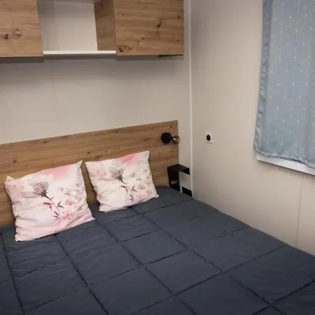 אתר קמפינג Zecamping 4 Etoiles Anime Piscine Couverte 1km Fitness Mobil-home Tv 4*