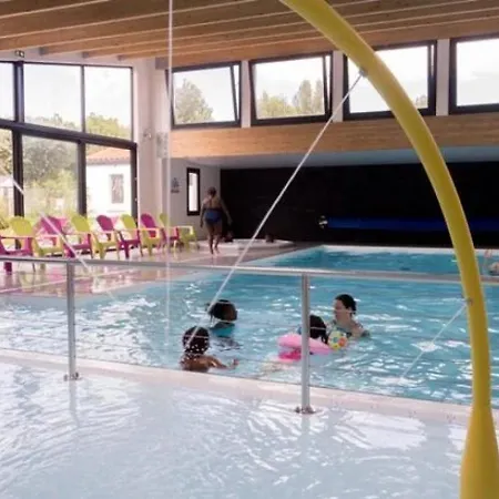 Camping Zecamping 4 étoiles Animé Piscine Couverte 1km Fitness Mobil-home Tv