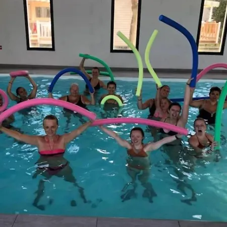 Zecamping 4 étoiles Animé Piscine Couverte 1km Fitness Mobil-home Tv 4*
