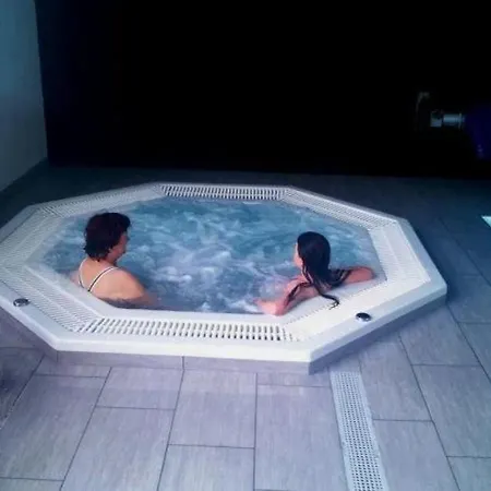 Zecamping 4 étoiles Animé Piscine Couverte 1km Fitness Mobil-home Tv Camping